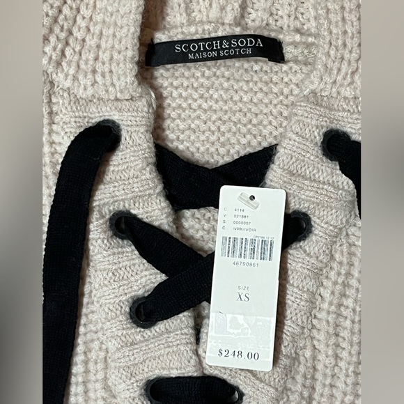 Scotch and Soda Hooded Sweater. Size XS. - Picture 3 of 3